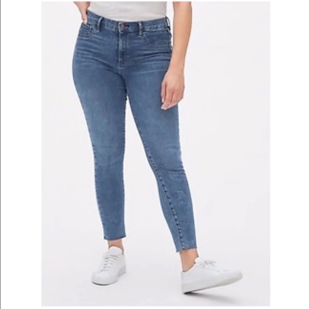 Express Jeans Mid Rise Jegging 16s Short